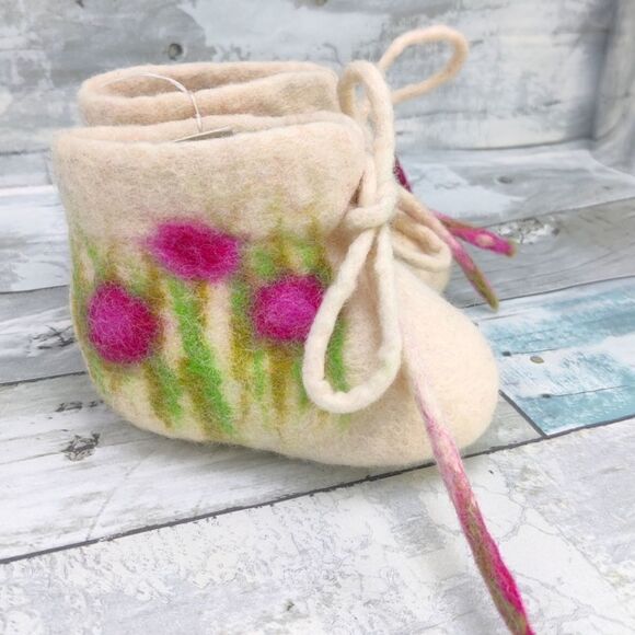 Wool felt Slippers Wearable Art Flowers Handmade in Nepal New w/ Tags Baby Sz 5 - Picture 1 of 16